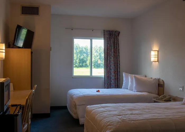 Morgantown Inn & Suites